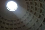 Pantheon,oculus, jossa ei lasia