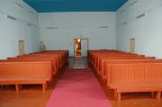 Ruskealan kirkon sisältä näyttää ihan rauhalliselta ja kattokin niin sininen