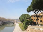 Trasteveren keskiaikaisesta kaupunginosasta Tiber -joen varrelta