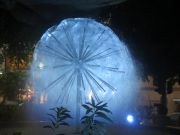 Pallon muotoinen suihkulähde, lähellä Mandrakia