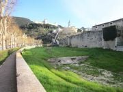 Näkymä Spoleton linnan suuntaan keskustasta
