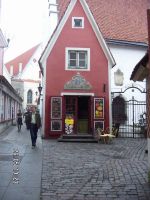 Tässä pienessä keskiaikaisessa asuinrakennuksessa toimii nykyään Shokolaadimaja