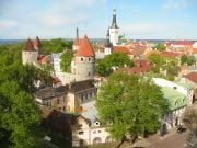 Tallinnan vanhaa kaupunkia Olavisten kirkon tornista nähtynä