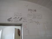 Valtio+ näyttely Turun Lääninvankila monet sellit alkuperäiskunnossa