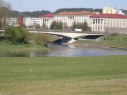 Neris joki halkoo kaupunkia - sillat