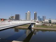 Neris joki halkoo kaupunkia - sillat - uusi liikekeskus