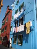 Venetsian edustalla olevan Buranon saaren värikkäät talot.