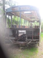 vanha bussi Valpperin metsässä