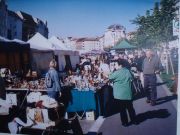 Naschmarkt on suosittu kauppahalli ja kirpputori