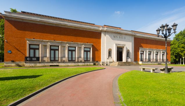 Bellas artes -museo sijaitsee Doña Casilda -puistossa.