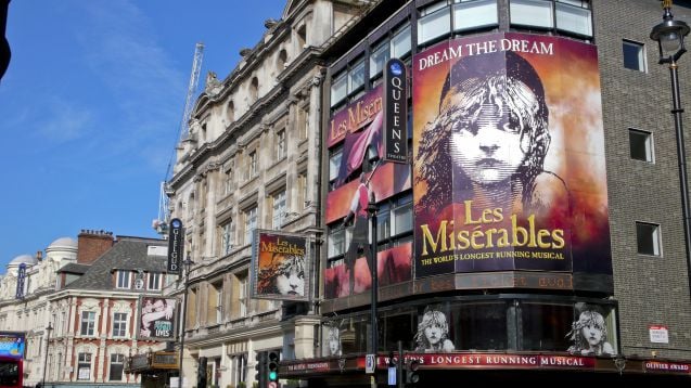Kestosuosikki Les Miserables pyörii Lontoon Queen's Theatressa