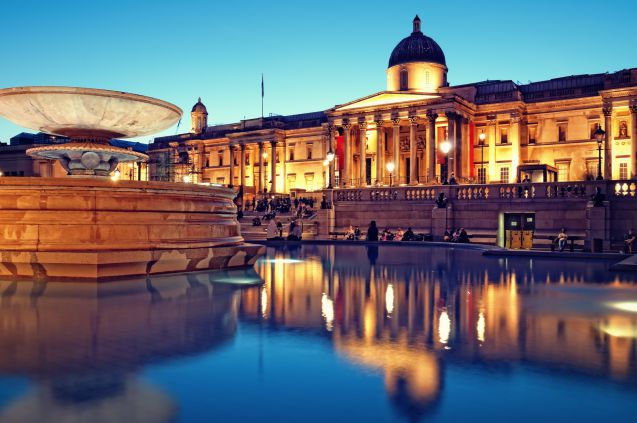 Lontoon National Gallery -taidemuseo sijaitsee Trafalgar Squarella