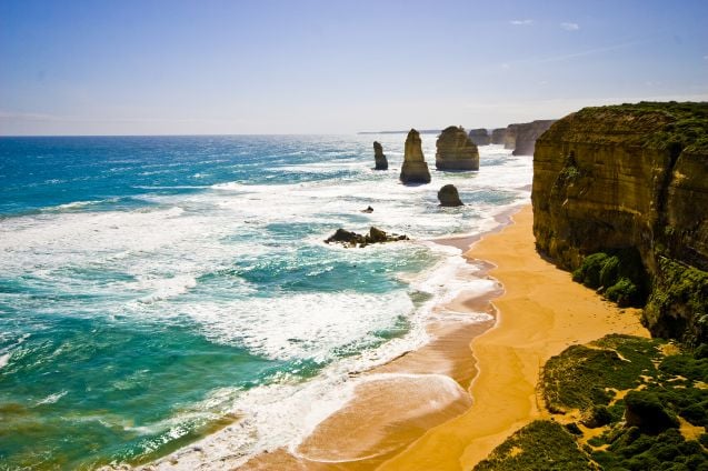 12 apostoliksi nimetyt kalkkikivet ovat huikea näky Great Ocean Roadin varrella.