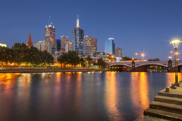 Maisemat Melbournen keskustaan ovat kauniit Yarra-joelta katsottuna.