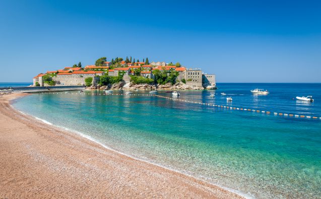 Budva on loistava paikka yhdistää historiantäyteinen ranta- ja  kulttuuriloma.