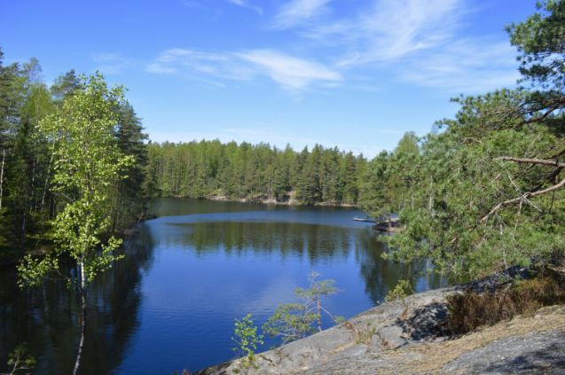 Nuuksion kansallispuiston alueella on noin 80 järveä ja lampea. Kuva: Miia Manner