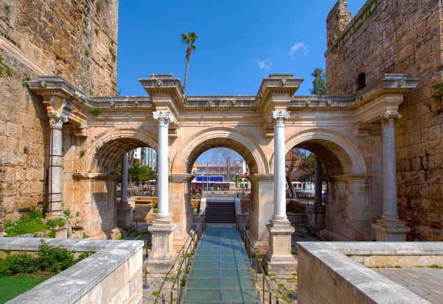 Hadrianuksen portti Antalyassa.