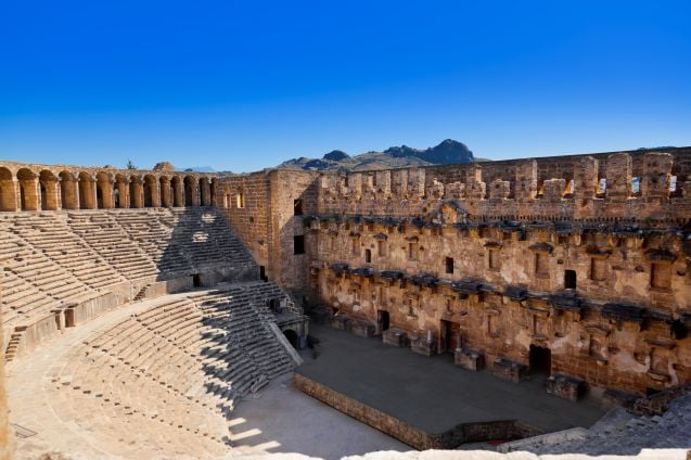 Aspendosin roomalainen teatteri on suunniteltu 7000 katsojalle.