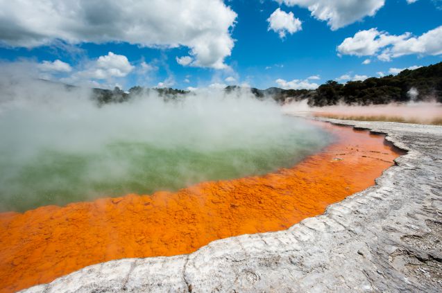 Champagne Pool -lampi Wai-O-Tapussa.