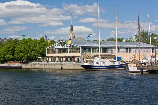 Junibacken on suosittu satutalo, jossa pääsee tunnettujen ruotsalaisten satujen maailmaan.