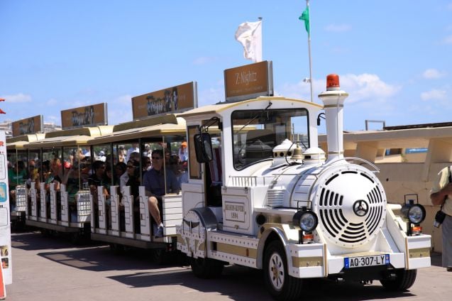 Petit Train on hauska tapa nähdä Cannesia.