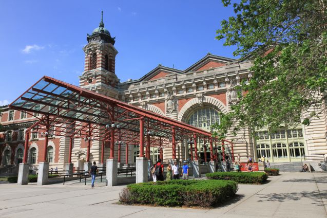 Ellis Islandin museorakennus.