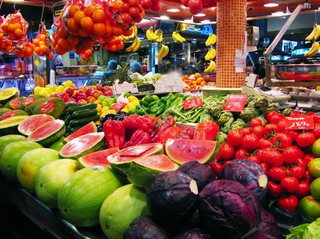 Mercado de la Boquerian kojut notkuvat herkullisia ja tuoreita hedelmiä. Myös useita kokeilemisen arvoisia tapasravintoloita löytyy tältä ruokatorilta.