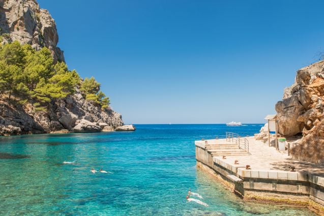 Formentorin niemen kirkkaissa vesissä kelpaa snorklailla. 