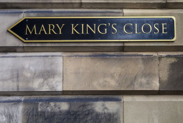 Mary King's Close kertoo Edinburghin historiasta karmivastasta historiasta.