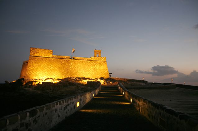 Lanzaroten nykytaiteen museo MIAC sijaitsee mahtipontisessa Castillo de San Jósen linnoituksessa.