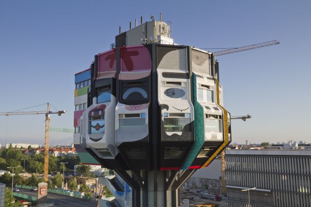 Bierpinsel on graffitein koristeltu torni, joka on rakennettu vuonna 1976.