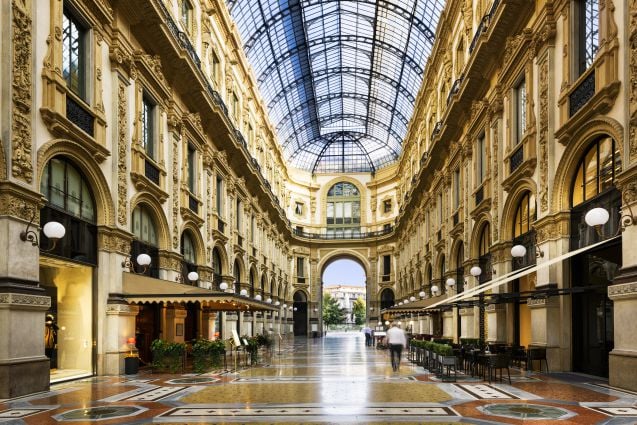 Galleria Vittorio Emanuele II on valtava ja huikean kaunis ostoskeskus.