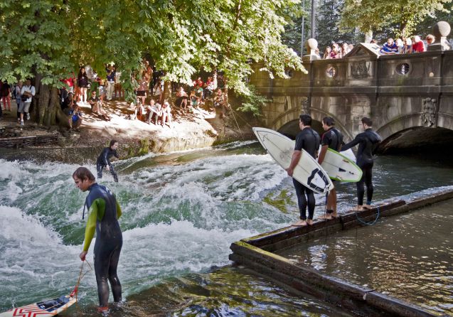 Münchenin keskustassa pystyy surffaamaan!