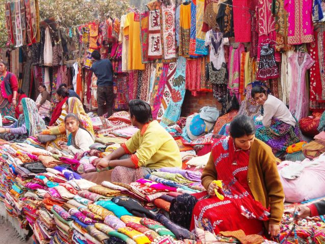 Delhi on täynnä basaarimaisia marketteja.