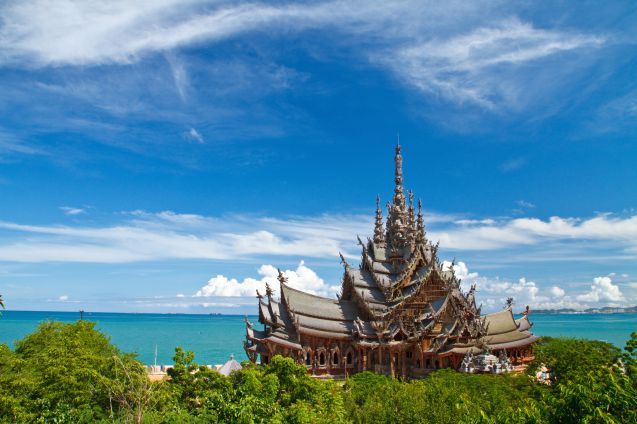 Jättimäinen Sanctuary of Truth -temppeli on rakennettu puusta.