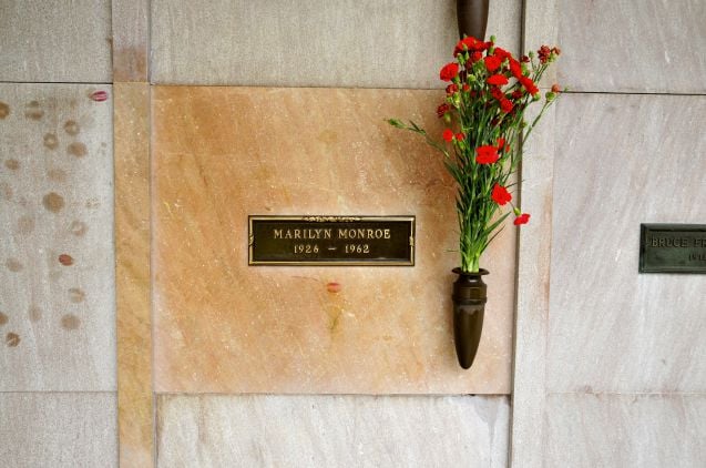 Marilyn Monroen krypta Village Memorial Parkin hautausmaalla.