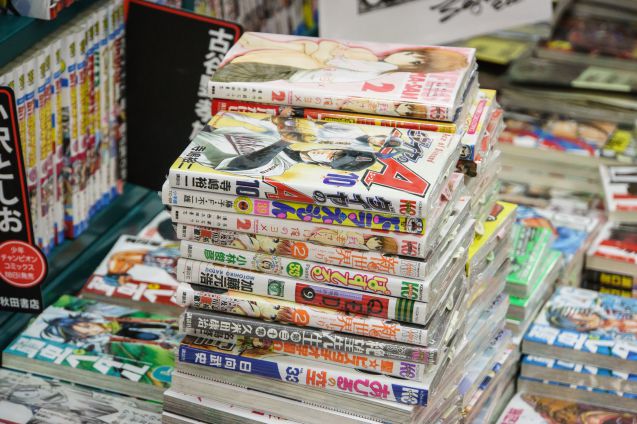 Japanilaisia Manga-sarjakuvakirjoja paikallisessa kirjakaupassa.