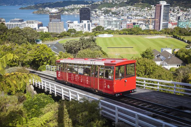 Kelburnin kukkulalle nouseva junarata on yksi Wellingtonin keskeisimpiä turistinähtävyyksiä. Kuva: © Dreamstime.com