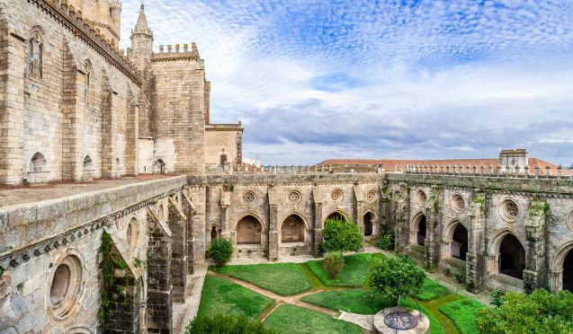 Evoran katedraali on Portugalin suurin. Kuva: © Zts | Dreamstime.com