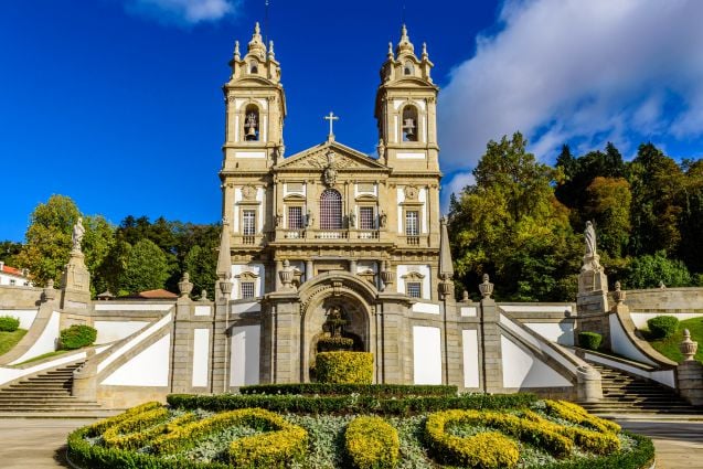 Mahtipontinen Bom Jesus do Monte on suosittu nähtävyys lähellä Bragan kaupunkia. Kuva: © Mikeltrako | Dreamstime.com