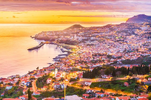 Vehreän Madeiran saaren pääkaupunki Funchal on täynnä tekemistä ympäri vuoden. Kuva: © Dorinmarius | Dreamstime.com
