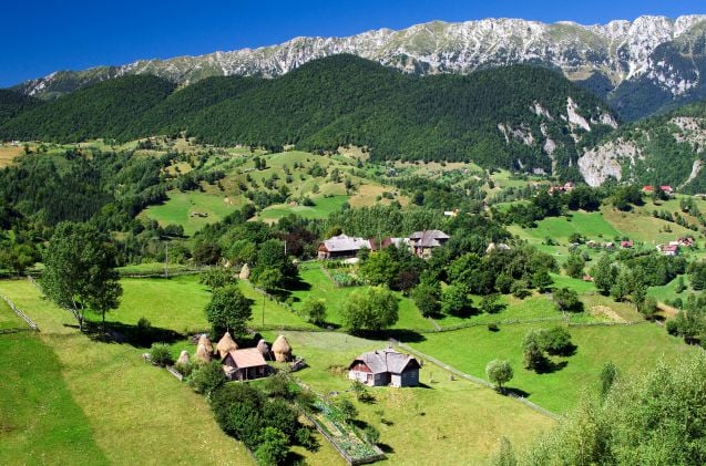 Maguran vuoristokylä, Piatra Craiului, Romania 