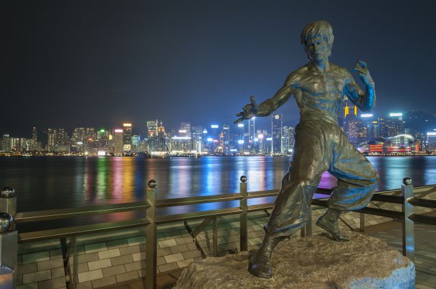 Bruce Leen patsas Tsim Sha Tsuin rantapromenadilla