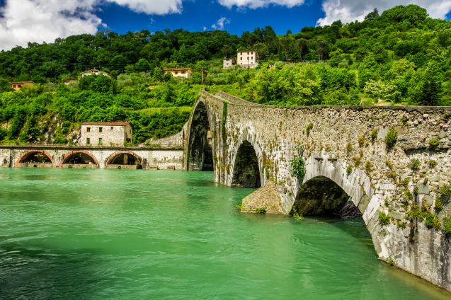 Paholaisen silta Borgo a Mazzanon kylässä