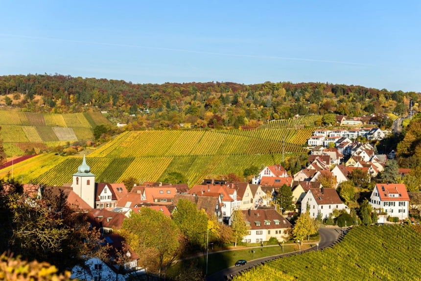 Viinitilat ja pikkukylät ympäröivät modernia Stuttgartia. Kuva: © SimonDannhauer | Dreamstime.com