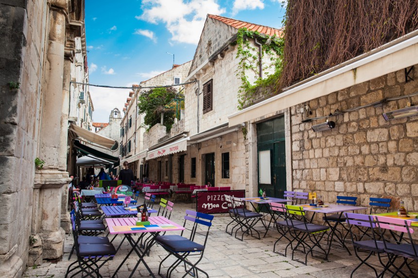Dubrovnikissa voi pääsiäisen aikaan jo nauttia ravintolan terassilla. Kuva: © Anamaria Mejia | Dreamstime.com