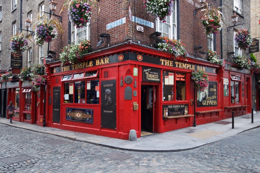 Temple Barin alueella sijaitsevat Dublinin suosituimmat pubit. Kuva: © Gergo Kazsimer | Dreamstime.com