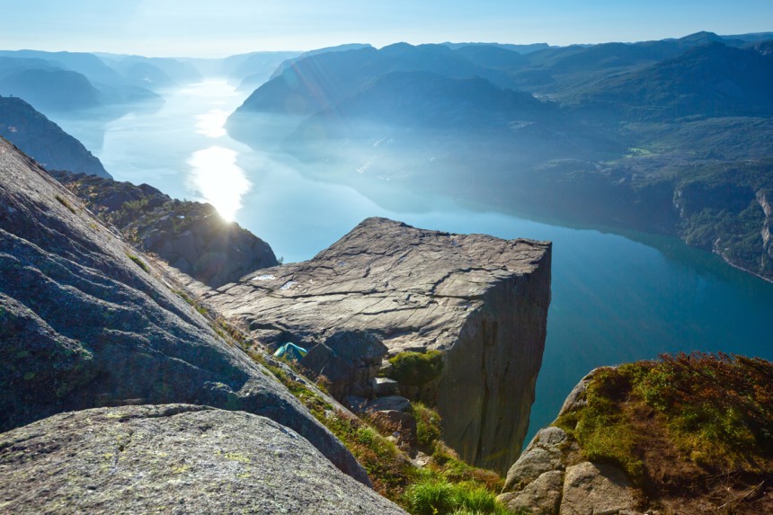 Preikestolen Lysevuonon rannalla Norjassa. Kuva: Yuriy Brykaylo | Dreamstime.com