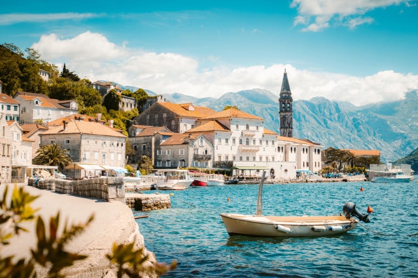 Montenegroon lennetään tänä kesänä suorilla lennoilla Helsingistä. Kuvassa kaunis ja historiantäyteinen Kotor. Kuva: minnystock | Dreamstime.com