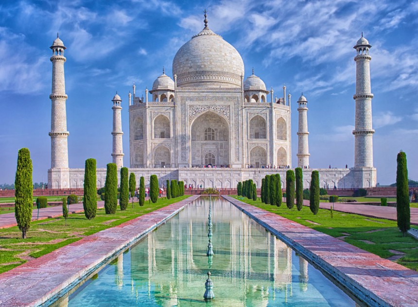 Taj Mahal tunnetaan rakkauden monumenttina. Kuva: Byelikova | Dreamstime.com